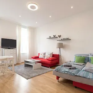 https://bright-red-heart-apartment-in-leopoldstadt.vienna-besthotels.com